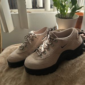 Nike Lahar Low Fossil Stone Black